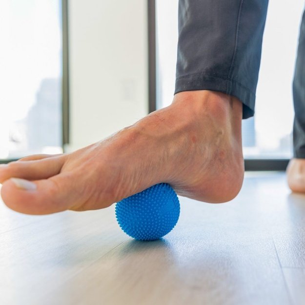 Dokonale uvolňuj&iacute;c&iacute; m&iacute;ček na chodidla - NABOSO NEUROBALL
