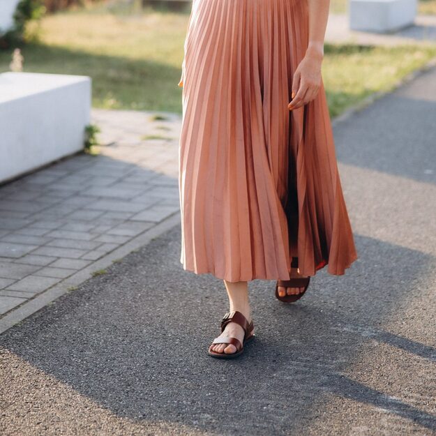 D&aacute;msk&eacute; Barefoot Sand&aacute;ly GROUNDIES&reg; Kos Tmavě hněd&eacute;