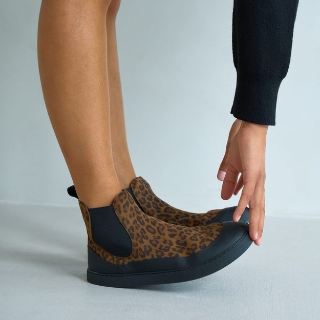 D&aacute;msk&eacute; Barefoot Chelsea GROUNDIES&reg; SIENNA Leopard&iacute;
