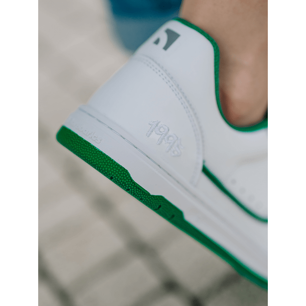 Barefoot kedai Barebarics Arise - White & Green
