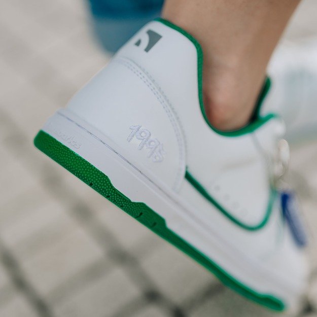 Barefoot kedai Barebarics Arise - White & Green