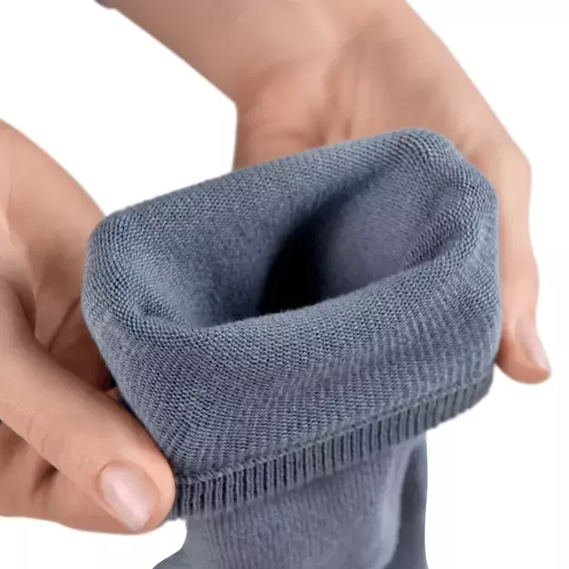 Knitido Essentials Midi pirštuotos kojinės  juoda