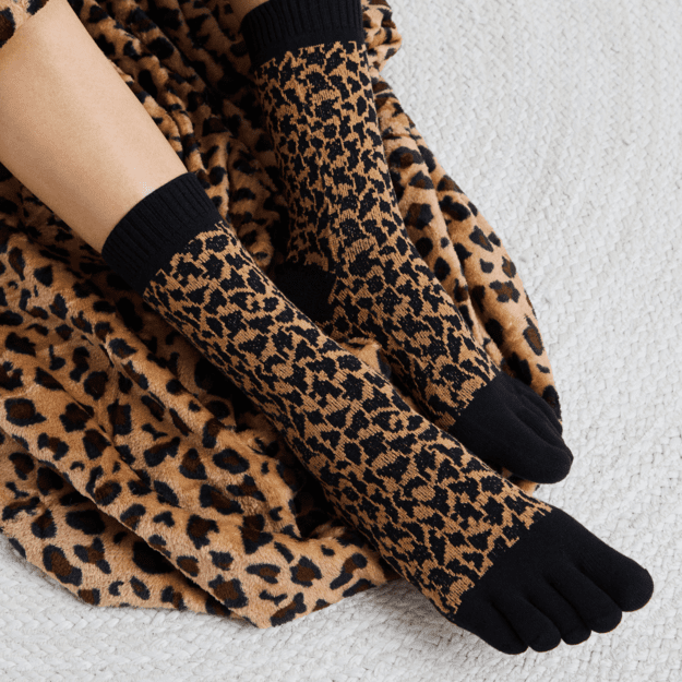 Knitido Essentials Midi pirštuotos kojinės  leopardas